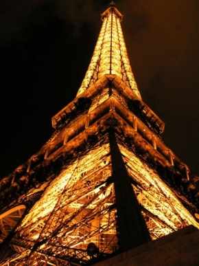 Po setmění - Eiffelova věž v noci