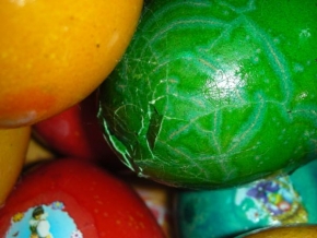 Makrofotografie - Rozbité velikonoční vajíčko