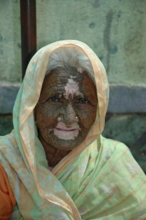 Úlovky z dovolené - Stará žena v Indii