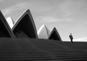 Fotograf roku na cestách 2009 - Po schodoch Opera House Sydney