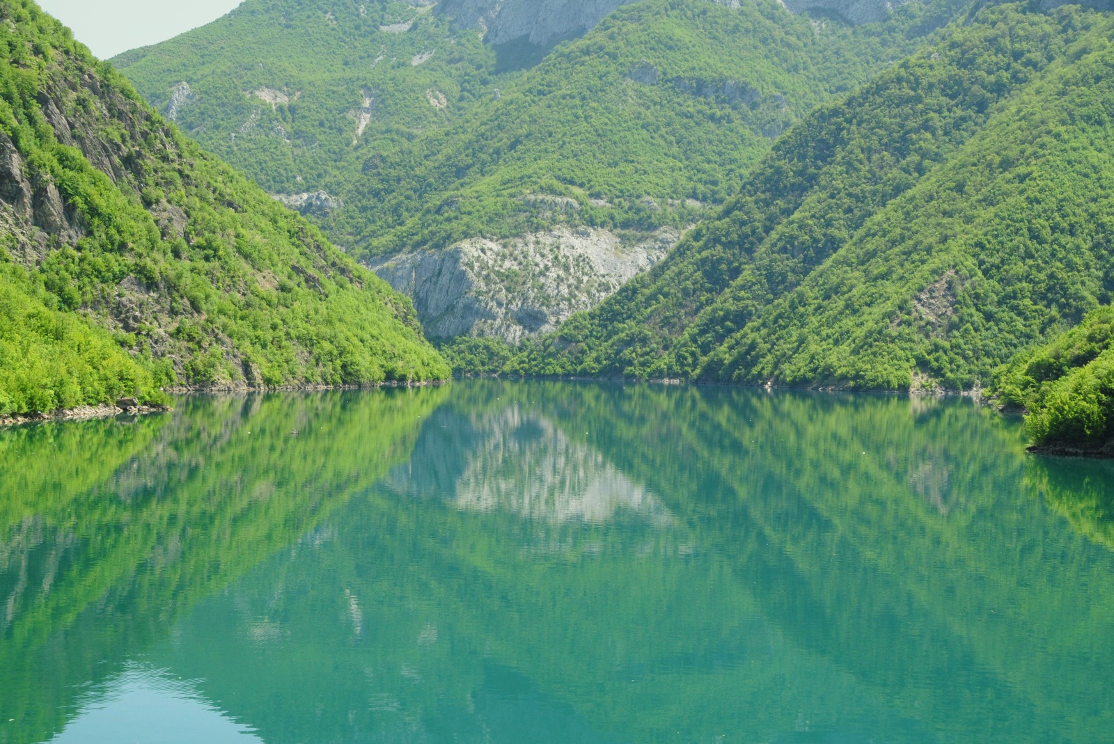 Albanie přehrada Komani