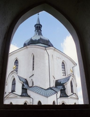Detail v architektuře - Santiniho oknem...