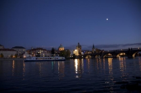 Místo, které nejraději fotografuji - Měsíc nad Vltavou
