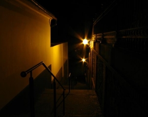 Místo, které nejraději fotografuji - Mé oblíbené schodiště v noci...