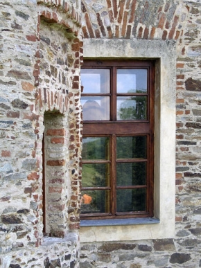Detail v architektuře - Velhartické okno