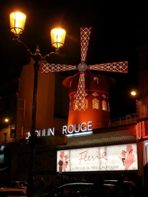 Dlouhé noci a život po setmění - Bonsoir Moulin Rouge