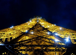 Dlouhé noci a život po setmění - Blikající Eiffelovka
