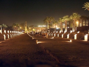 Dlouhé noci a život po setmění - Noc v Karnaku
