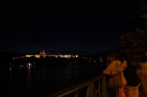 Dlouhé noci a život po setmění - Pohled na Hradčany