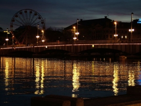 Večer a noc ve fotografii - Pri jazere v meste
