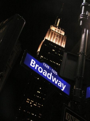 Dlouhé noci a život po setmění - Noc na Broadway
