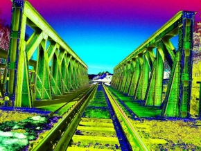 Barevná abstrakce - Train Bridge