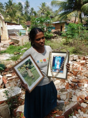 Voda je živel - Fotograf roku - kreativita - Tsunami na Srí Lance