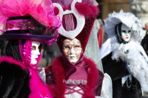 Fotograf roku na cestách 2010 - Benátky - karnevalové masky