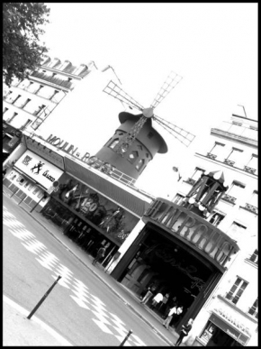 Na ulici - Moulin Rouge