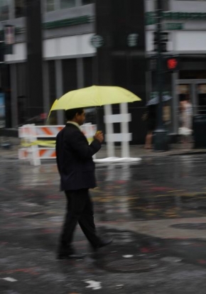 Na ulici - Žlutý deštník