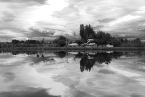 Černobílá poezie - Clouds in the lake
