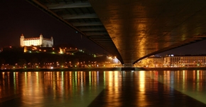 Večer a noc ve fotografii - Pod mostom