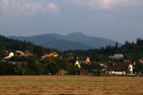 Krásy české a slovenské krajiny - "Chýše" pod horami