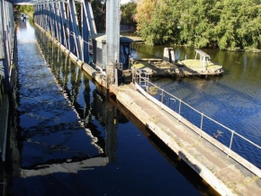 Krajina posedlá vodou - Vodny most ponad rieku