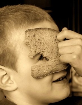 Jídlo a pití - Schovávaná s chlebem