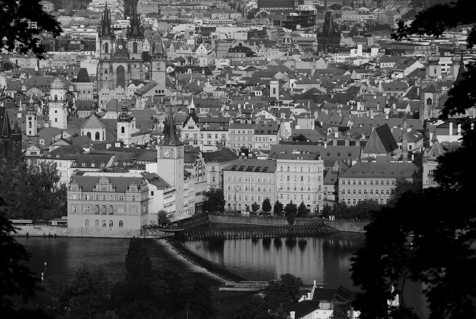 Praha: černá, nebo bílá?