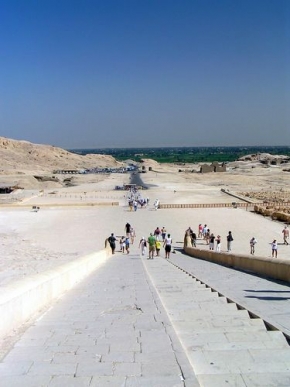 Letem exotickým světem - Pohled z chrámu královny Hatšepsut v pozadí údolí Nilu