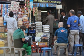 Fotograf roku na cestách 2011 - Omelette shop, India
