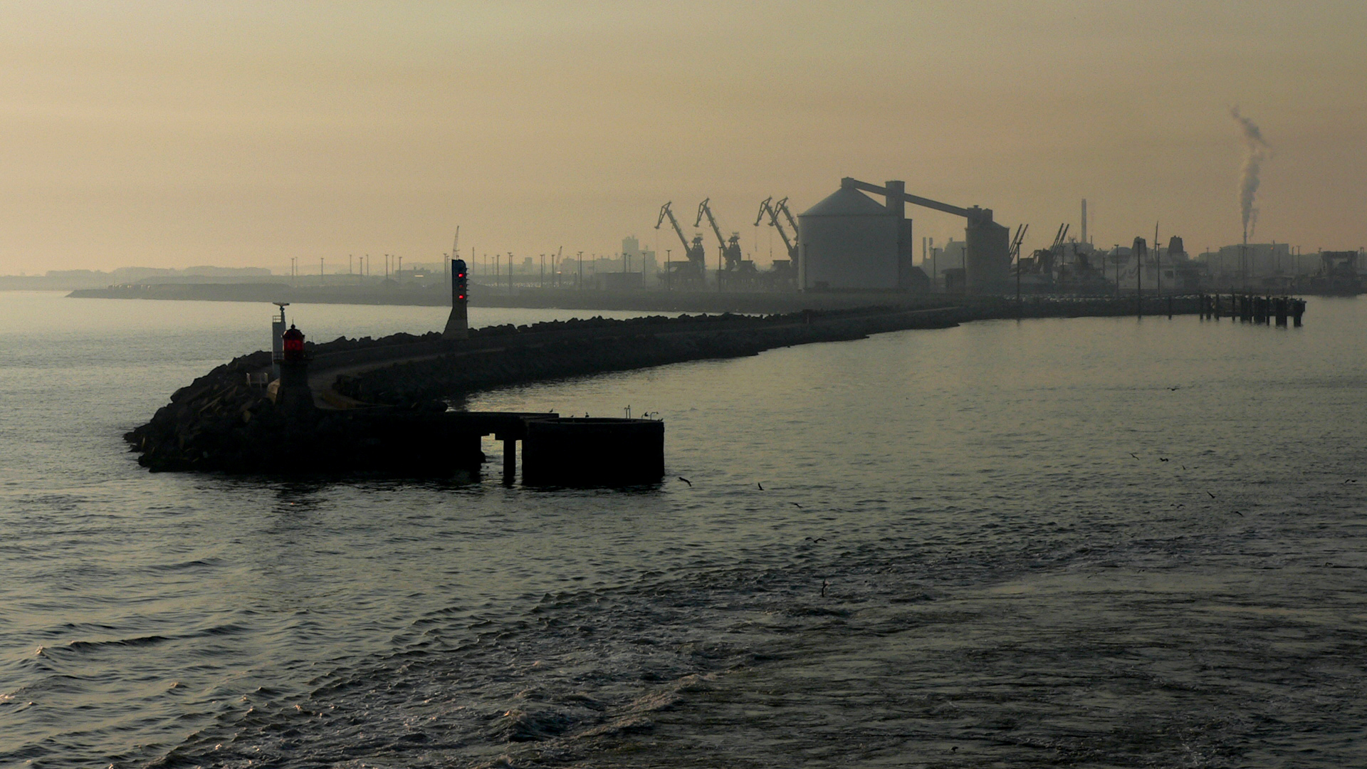 Ospalé ráno Doverského přístavu