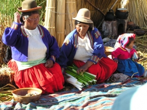 Letem exotickým světem - Indiáni na plovoucích ostravech z rákosu na jezeře Titicaca