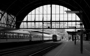 Černobílá fotografie - hlavní nádraží