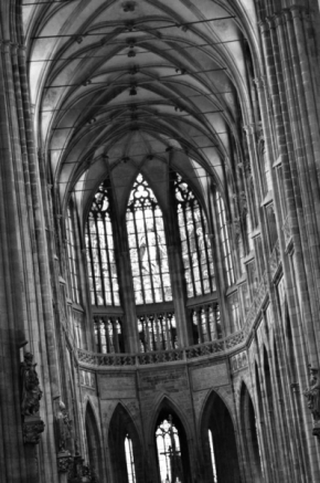 Černobílá fotografie - Stín katedrál