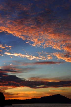 Fotíme oblohu - Ráno nad ostrovem Flores