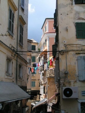 Poezie domů - Benátská ulička v Kerkyře