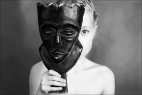Černobílá fotografie - Maska