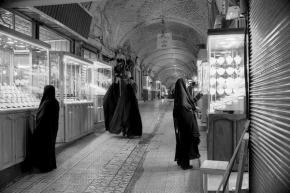 Černobílá fotografie - Tržnice - Irán