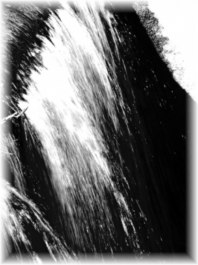 Černobílá fotografie - Vodopad