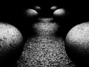 Černobílá fotografie - balls balls balls