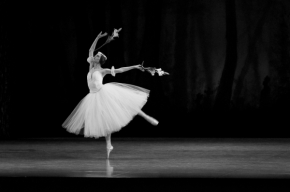 Černobílá fotografie - baletka