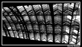 Černobílá fotografie - Hlavní nádraží v Praze