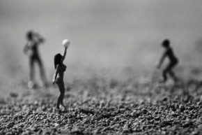 Černobílá fotografie - Hrátky v písku