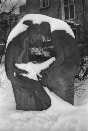 Černobílá fotografie - Zimní milenci