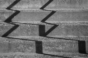 Černobílá fotografie - na schodech...
