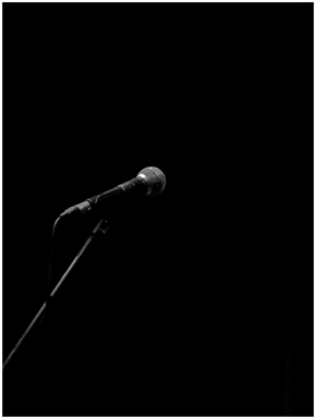 Černobílá fotografie - Mikrofon