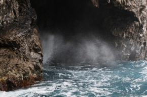 Divoká příroda - Do jeskyně na Capri.....