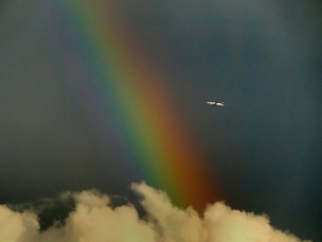 Fotíme oblohu - Letadlo potkává duhu ;)