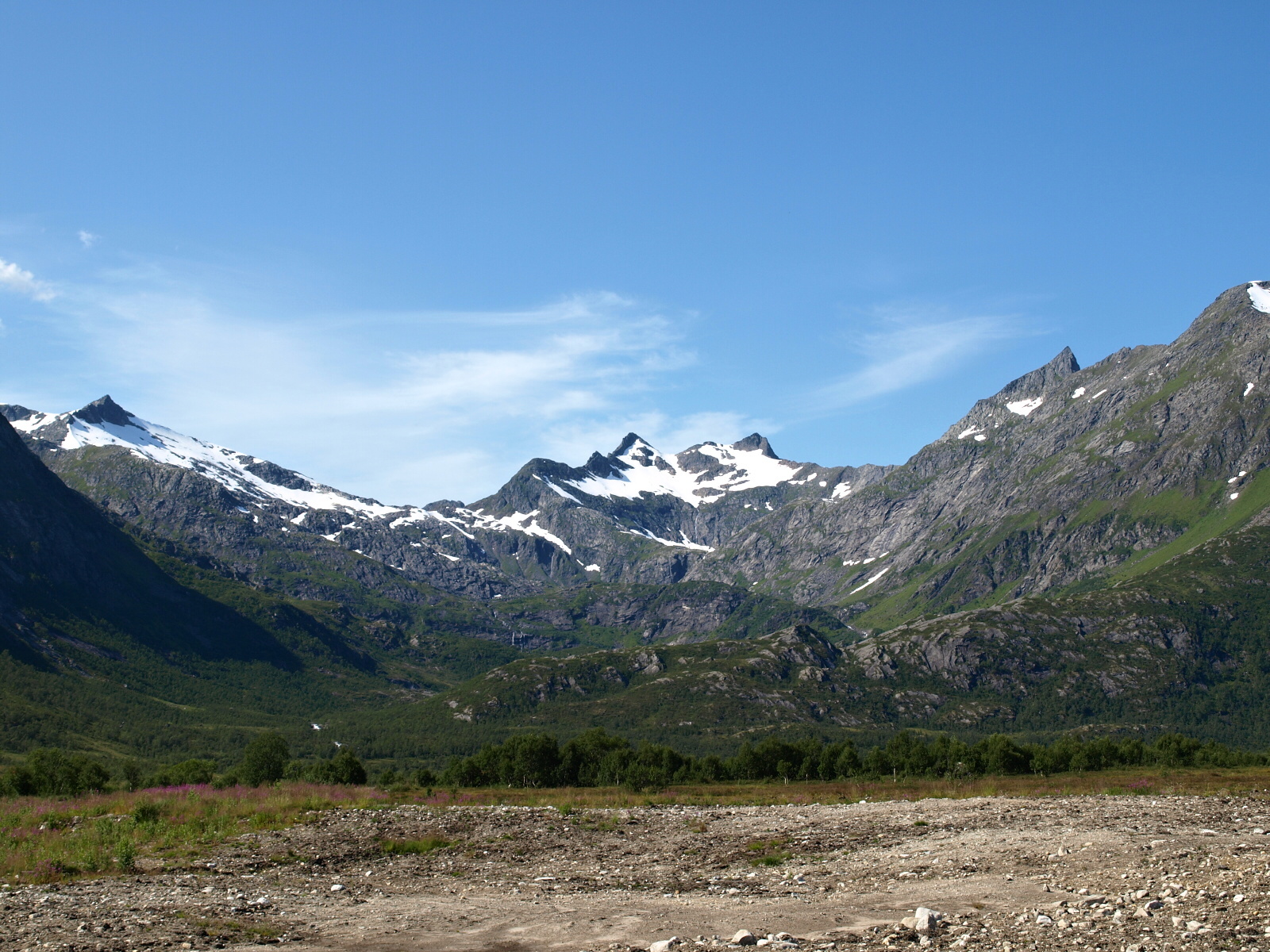 výstup do sedla v horách v Norsku