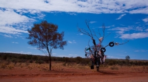 Objekt v krajině - okolí Alice Springs