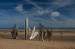 Objekt v krajině - Pláž Normandie