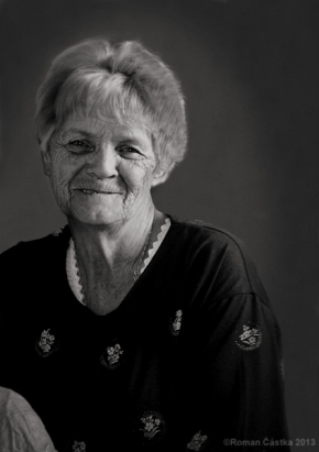 Postava černobíle - Babiččin portrét